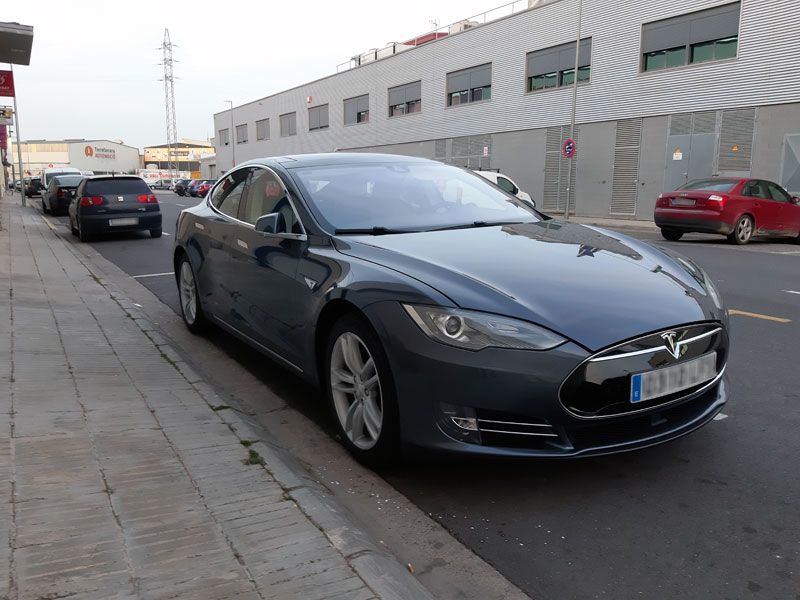 Tesla Model S 85